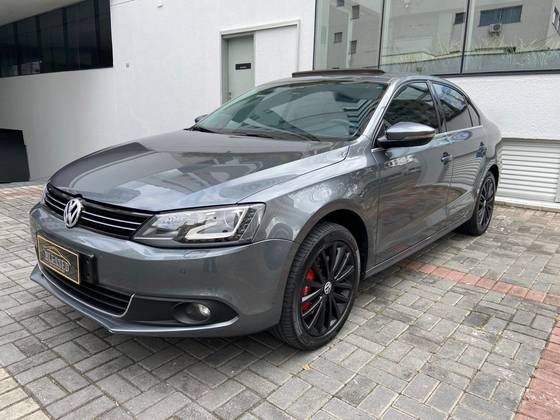 VOLKSWAGEN JETTA 2.0 TSI HIGHLINE 211CV GASOLINA 4P TIPTRONIC VOLKSWAGEN JETTA 2.0 TSI HIGHLINE 211CV GASOLINA 4P TIPTRONIC